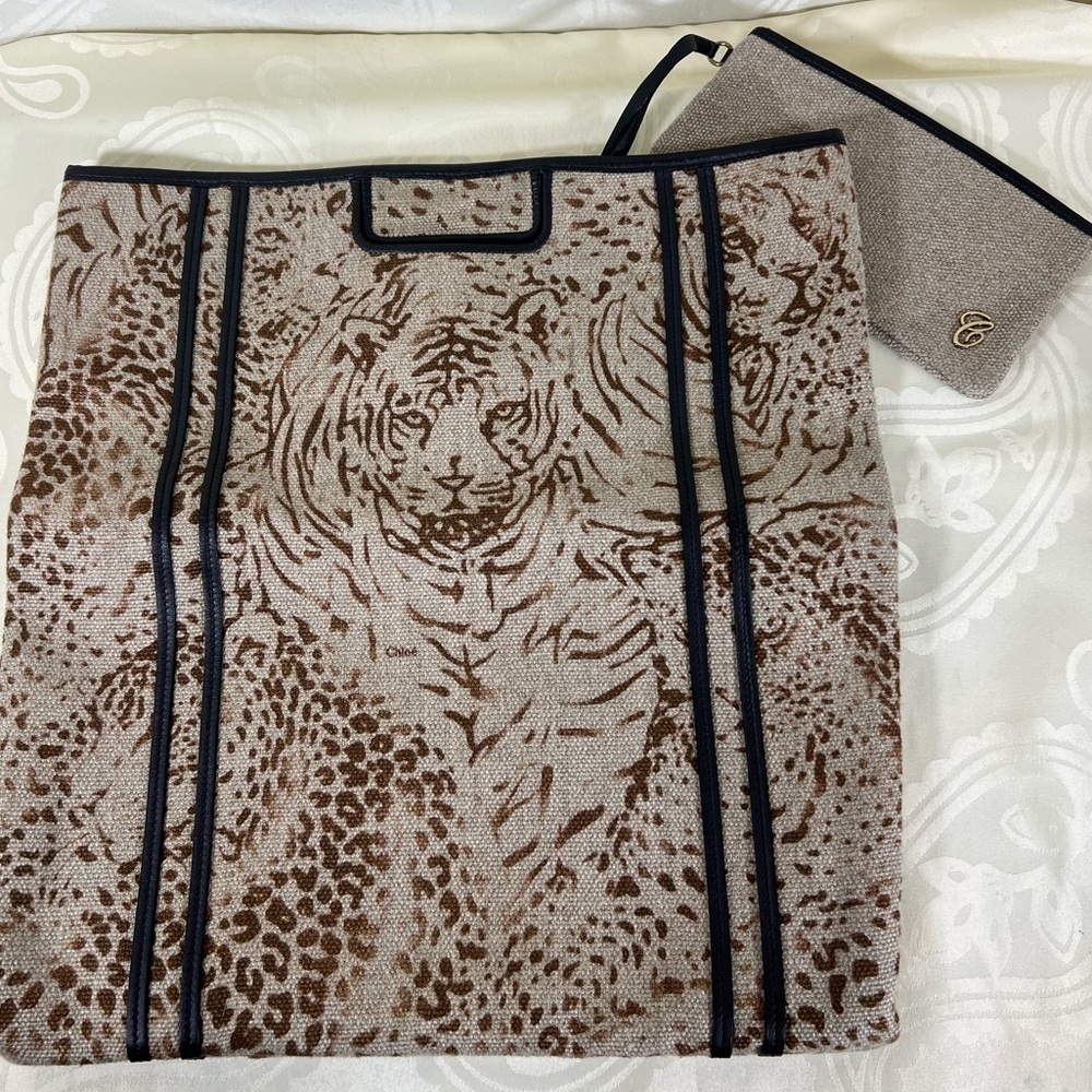 Chloé Tiger Leopard Reversible XL Tote & Pouch Set - Picture 5 of 16